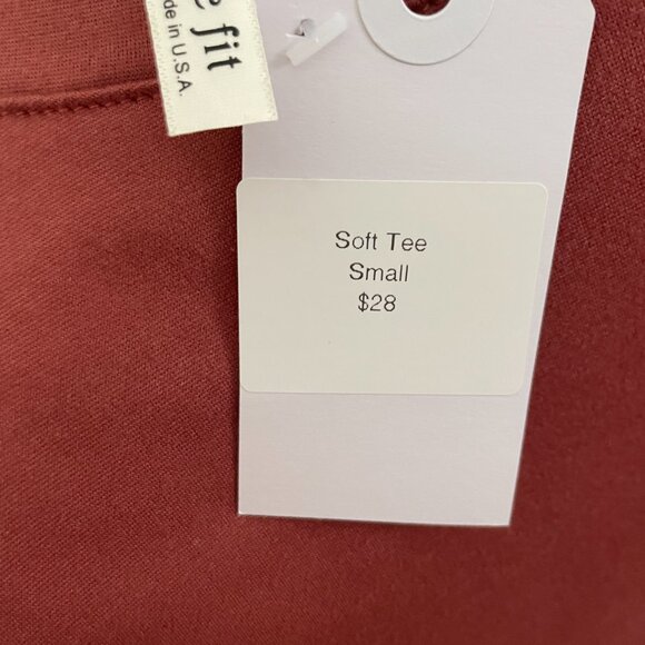 Magic Fit Soft T Women's Small Crewneck T-Shirt Wine Burgundy Made in USA - Picture 6 of 6